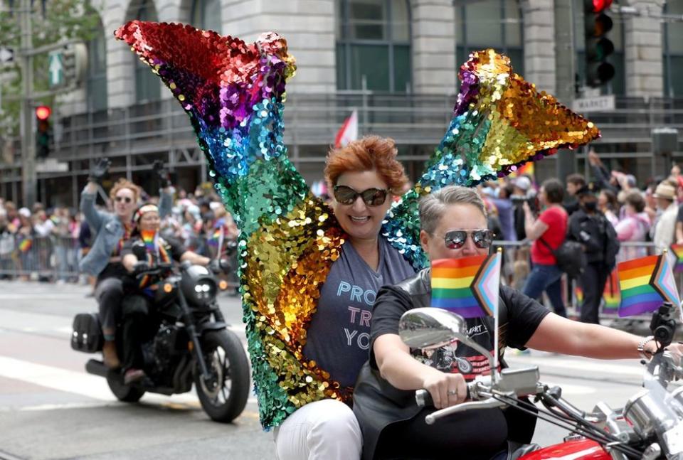 photo gallery Dyke Marches Dykes on Bikes worldwide through history