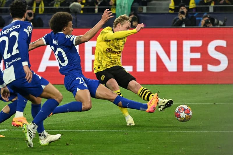 Dortmund's Julian Brandt (R) scores his side's first goal during the UEFA Champions League quarter-finals, second leg soccer match between Borussia Dortmund and Atletico Madrid at Signal Iduna Park. Federico Gambarini/dpa