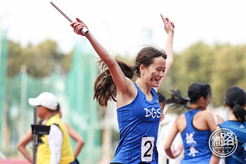 女拔A Grade 4×400米接力隊刷新紀錄，為學校奠勝