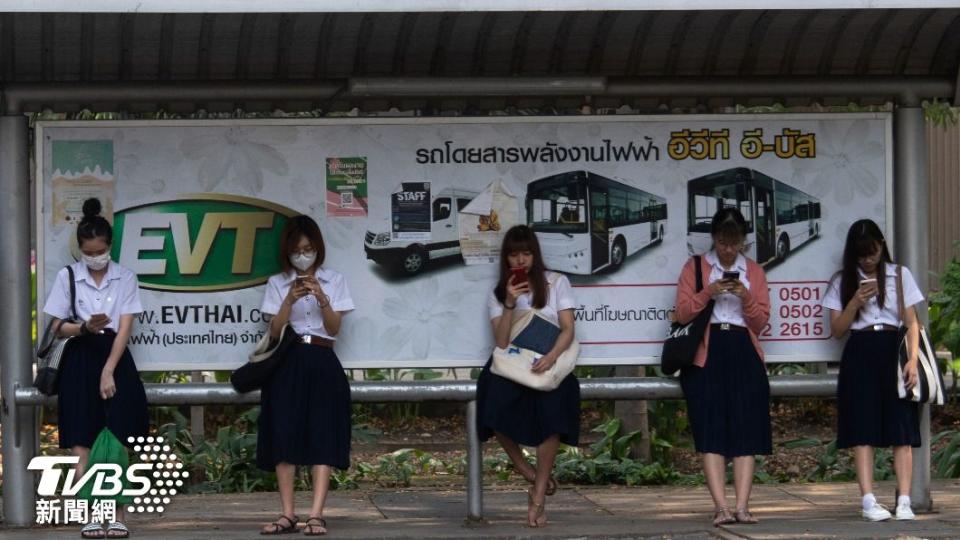 曼谷再次面臨空污威脅，市府呼籲民眾戴口罩保護健康。（圖／達志影像美聯社）