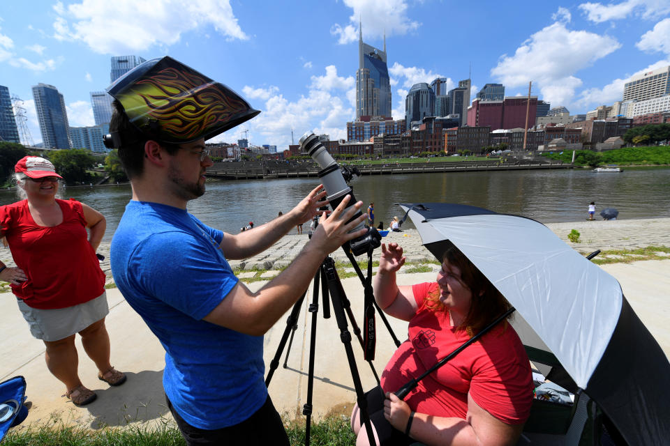 Solar eclipse fever: Americans witness the celestial event