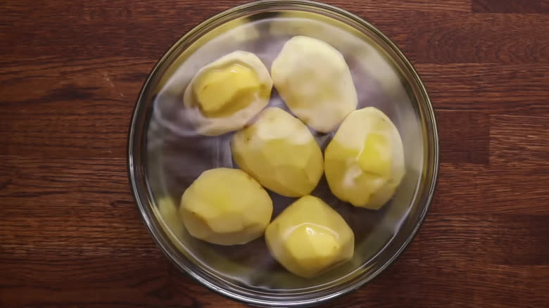 Soaking potatoes in a bowl