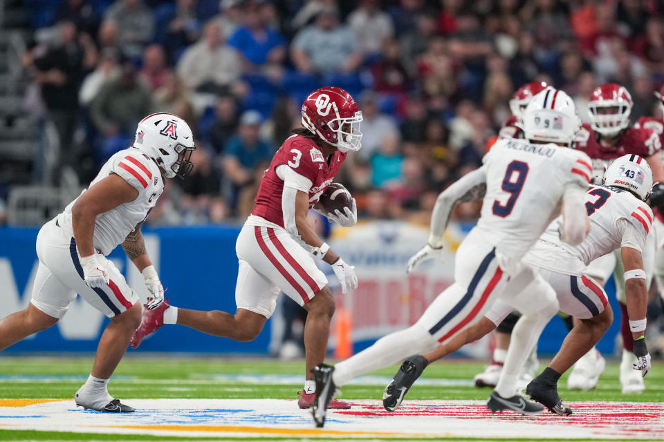 Dec. 28, 2023; San Antonio, Texas; Oklahoma Sooners wide receiver Jalil Farooq (3) runs the ball in the second half against the Arizona Wildcats at Alamodome. Daniel Dunn-USA TODAY Sports