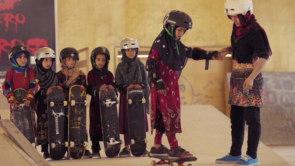 《Learning to Skateboard in a Warzone (If You're a Girl)》