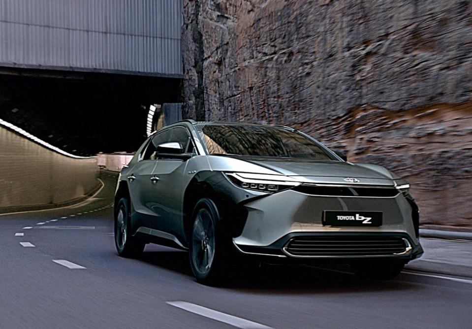 TOYOTA首部新世代純電動車的 bZ4X量產版提前亮相，預計2022年中