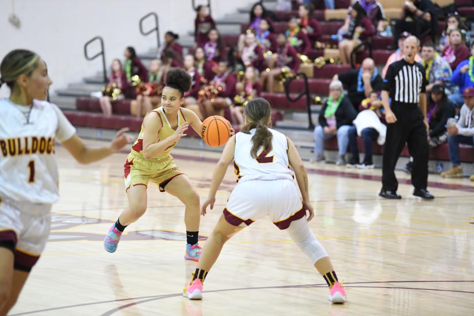 Lake Gibson guard Deondrea Arrington surveys the floor before making a pass in the district title game vs. St. Cloud.