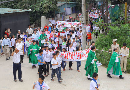 Vietnamese Catholics march to protest against the Special Economic Zone's and cyber security's laws after a Sunday mass at a village in Ha Tinh province, Vietnam June 17, 2018. Photo taken June 17, 2018. REUTERS/Stringer