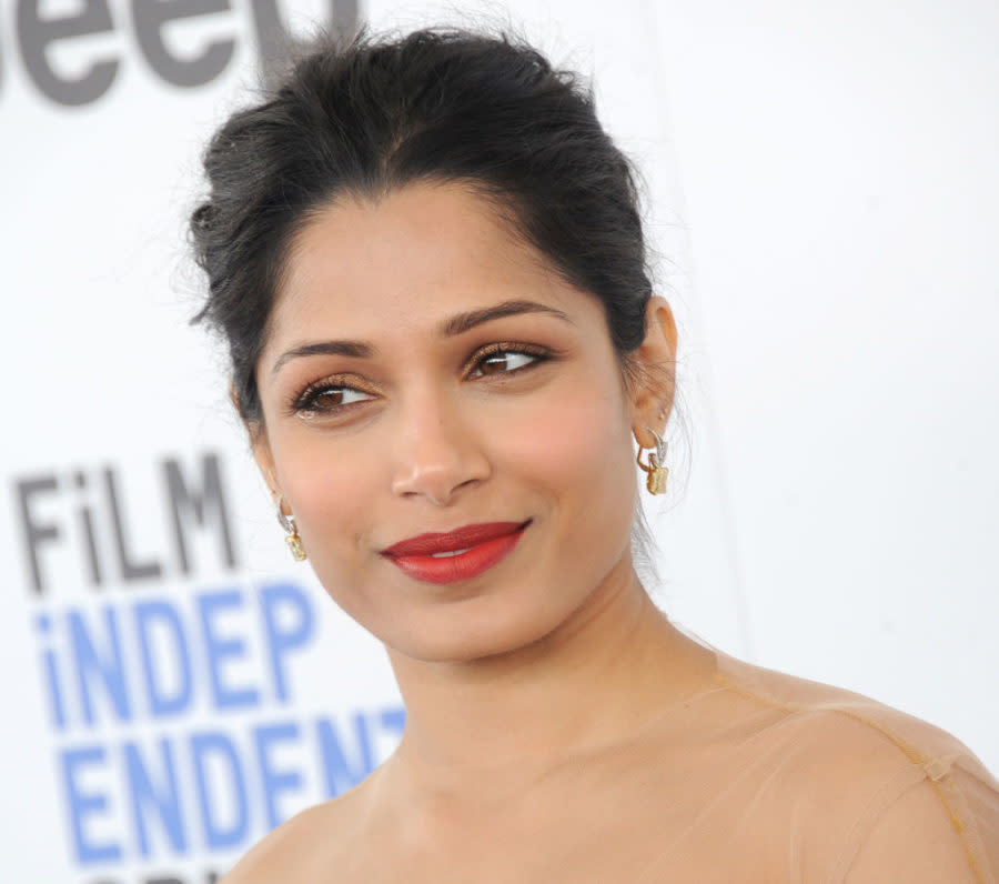 Freida Pinto’s gorgeous yellow gown looks like a glamorous etch-a-sketch