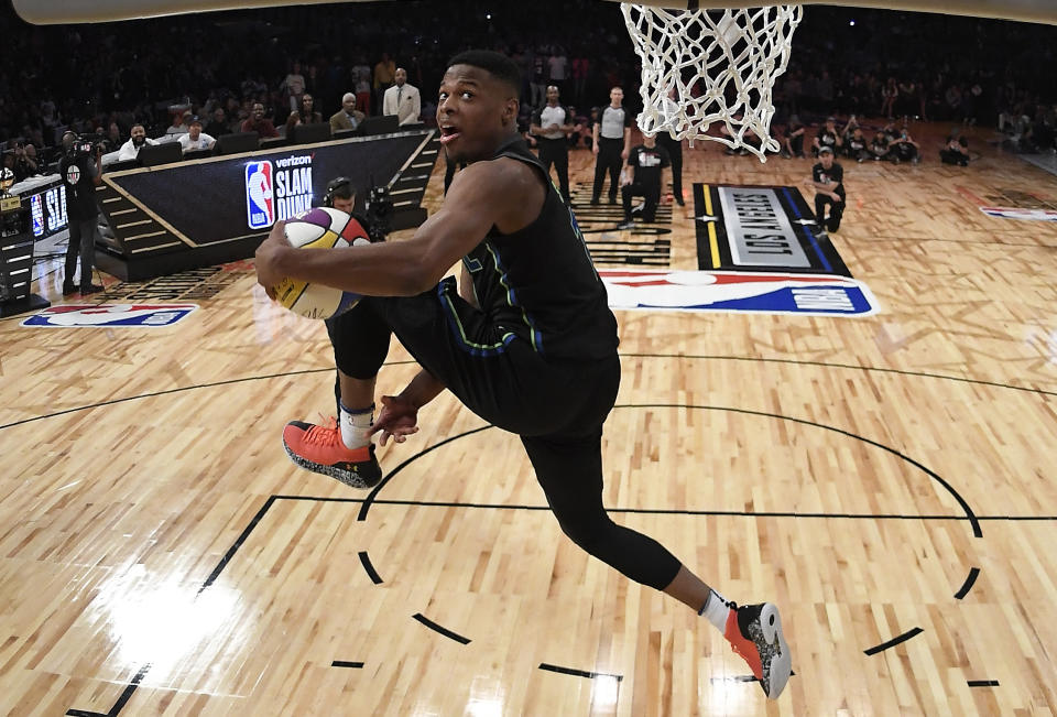 Dallas Mavericks’ Dennis Smith Jr. competes in the NBA All-Star basketball slam dunk contest, Saturday, Feb. 17, 2018, in Los Angeles. (AP Photo/Chris Pizzello, Pool)