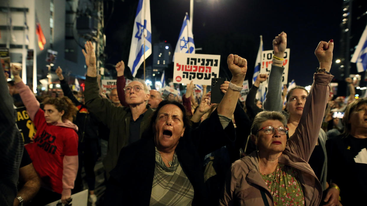  Israeli protesters demand Benjamin Netanyahu's resignation. 