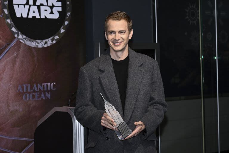 El actor Hayden Christensen participó de la ceremonia de iluminación del Empire State Building que, en esta ocasión, tuvo una temática que conoce a la perfección: el mundo de Star Wars