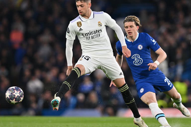 Federico Valverde y un pase con el exterior de su pie derecho: el uruguayo es otro de los integrantes del club de los mil millones