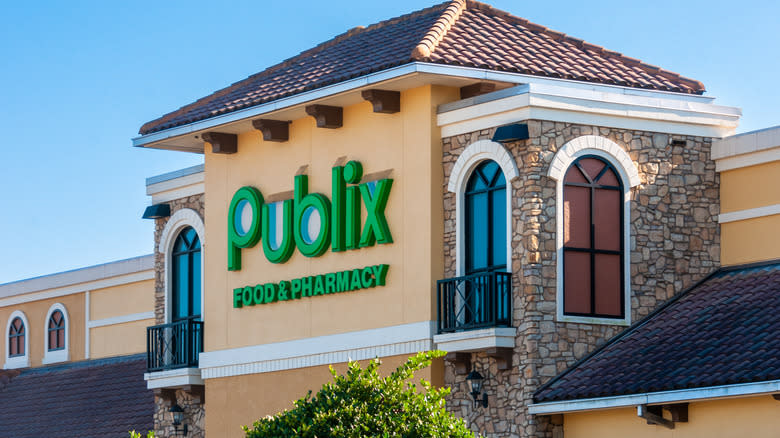 Publix outside building