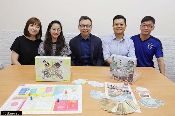 臺科大侯惠澤教授團隊將遊戲學習應用在教育現場，除了發展桌遊，近期更開發一系列線上決策遊戲，大獲企業好評。
