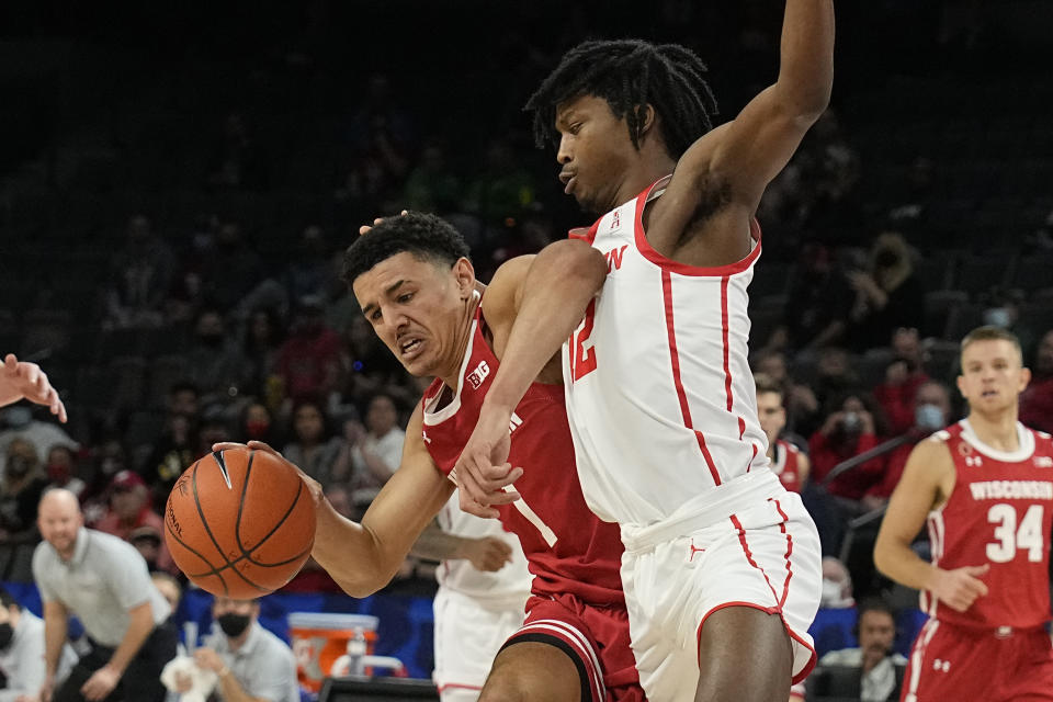 Wisconsin guard Johnny Davis (1) gets pressured by Houston guard Tramon Mark (12) in the first half during an NCAA college basketball game at the Maui Invitational in Las Vegas, Tuesday, Nov. 23, 2021. (AP Photo/Rick Scuteri)