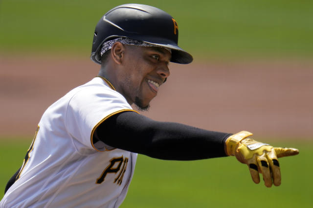 Pirates' Ke'Bryan Hayes loses HR after missing first base