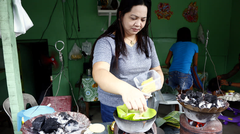 cooking bibingka in clay pot