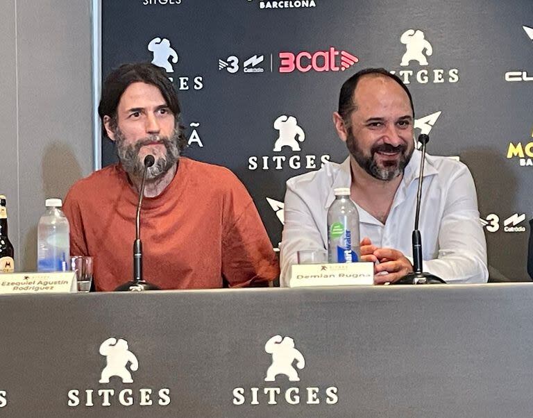 Demián Rugna (a la derecha) y el actor Ezequiel Rodríguez durante la presentación de la película en el Festival de Sitges, donde obtuvo un resonante triunfo