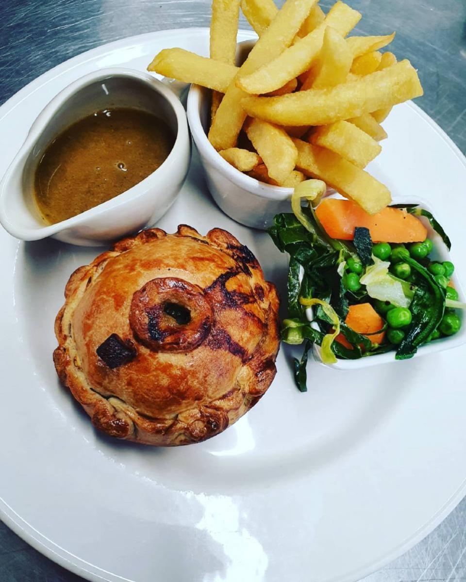 Lancashire Telegraph: The Parkers Arms' curried mutton pie