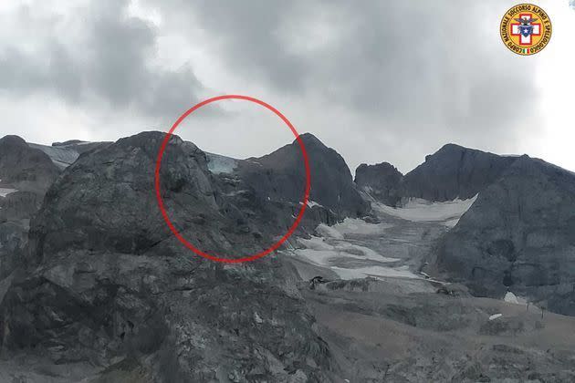 <p>Fragilisée par le réchauffement climatique depuis des décennies ainsi qu'une vague de chaleur, une partie du glacier de la Marmolada s’est effondrée dimanche.</p>