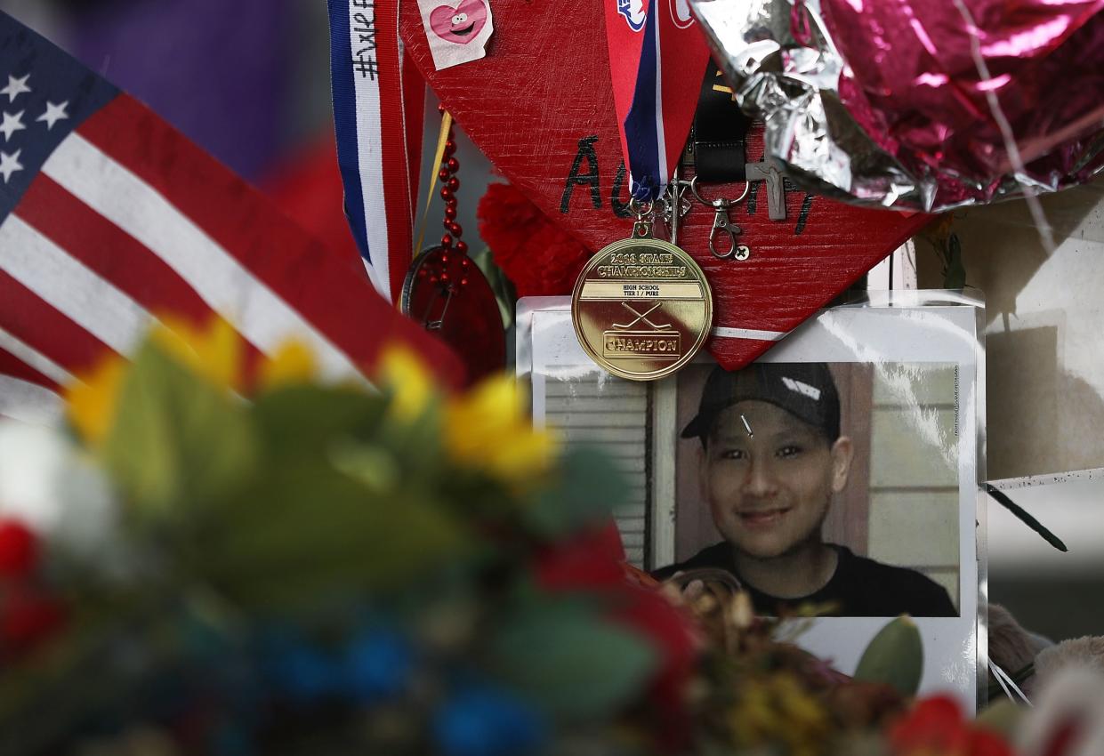 The Marjory Stoneman Douglas lacrosse team has followed up the school’s hockey team in paying tribute to the victims of last month’s deadly shooting. (Getty)