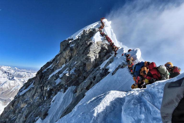 Mount Everest queue: Astonishing image shows hundreds of climbers queuing to reach summit