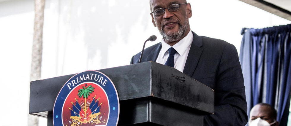 En réaction aux menaces de mise en examen, le Premier ministre Ariel Henry a limogé le procureur de Port-au-Prince.
