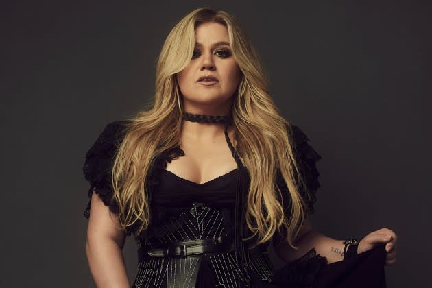 Kelly-Clarkson-Chemistry-Deluxe-Album - Credit: Brian Bowen Smith