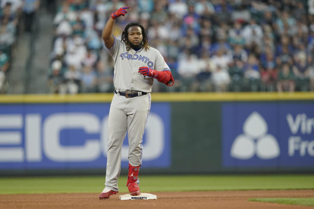 Eugenio Suarez homers in 11th as Mariners top Blue Jays 5-2