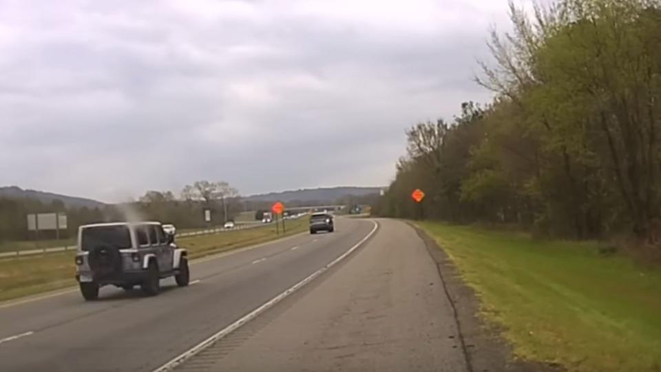 Jeep Wrangler Runs From The Cops