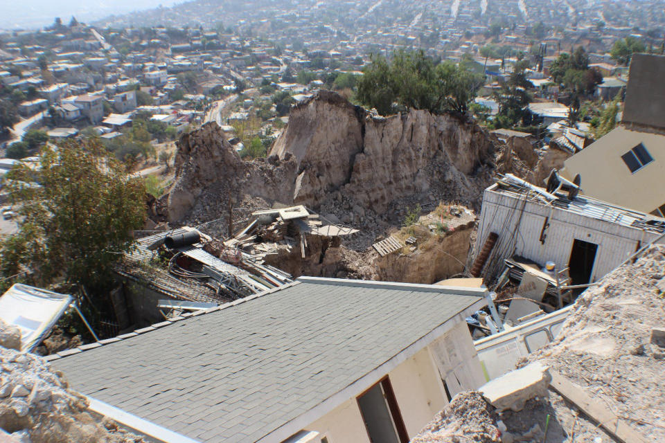 FOTOS | Falla geológica colapsa casas en Tijuana