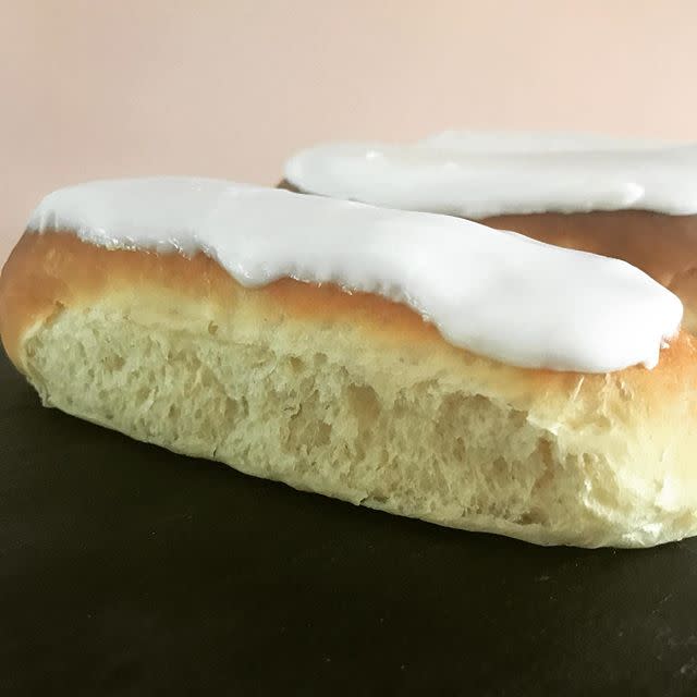 21) Iced buns