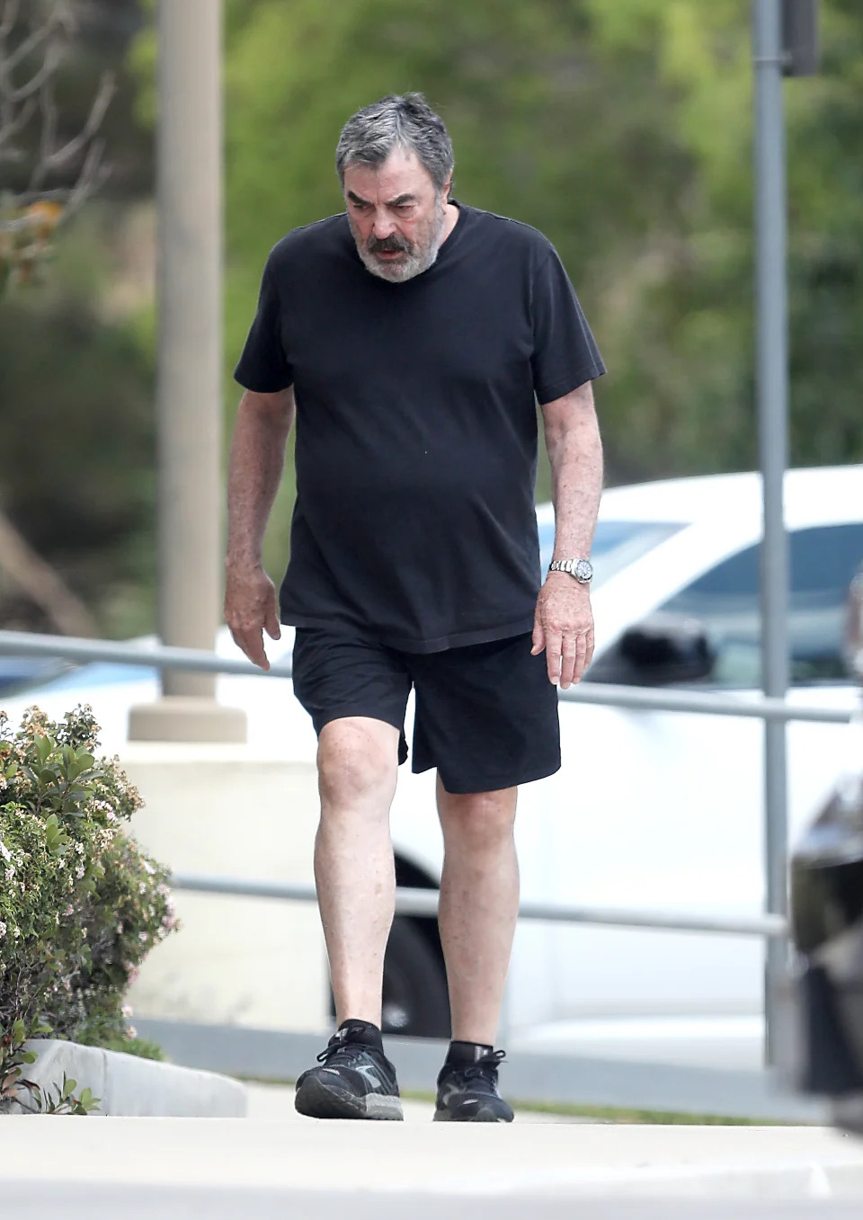 Tom Selleck Seen in Public With Apparent Knee Surgery Scars