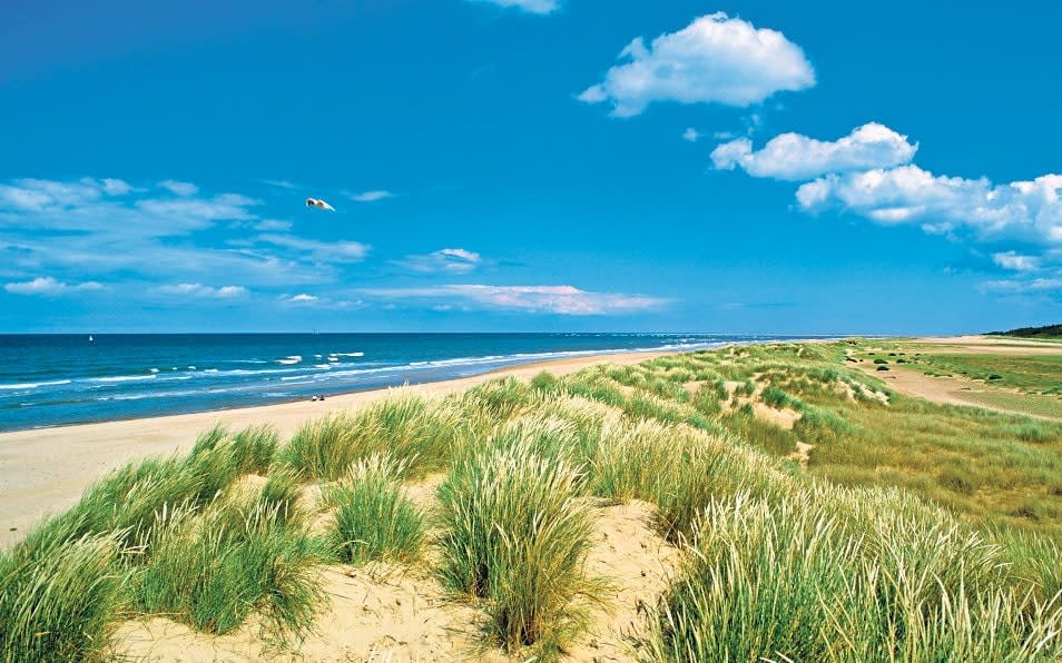 Eastern promise: Holkham Beach and a typically wide Norfolk sky - Alamy