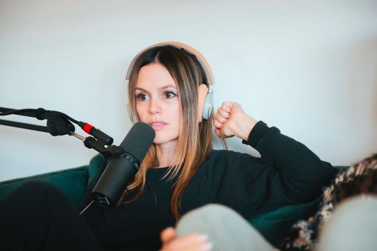 Rachel Bilson, reconocida por su trabajo en la serie The O.C., es la conductora de los podcasts Welcome to the O.C., Bitches! y Broad Ideas