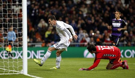 FUTBOL-Bale marca tripleta triunfo Real Madrid