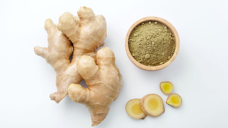 Fresh, sliced, and powdered ginger 