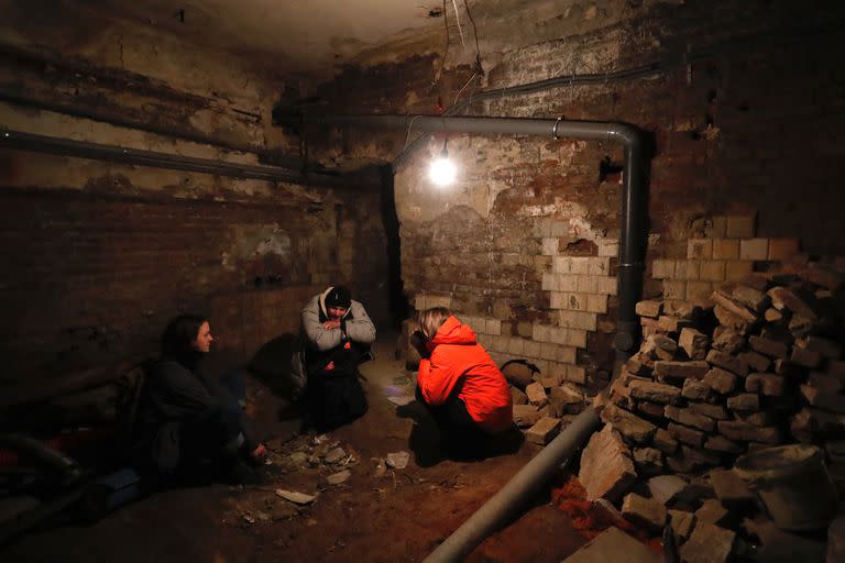 Un refugio en Lviv, luego de que ese viernes sonaran las sirenas. Daniel Ceng Shou-Yi/ZUMA Press Wire/dpa