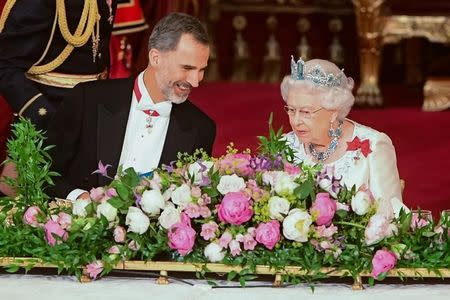 Queen Elizabeth II and King Felipe VI of Spain during the State Banquet at Buckingham Palace, London for the King's State Visit to the UK Wednesday July 12, 2017. REUTERS/Dominic Lipinski/PA Wire/Pool