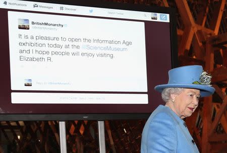 Britain's Queen Elizabeth sends her first Tweet during a visit to the 'Information Age' Exhibition at the Science Museum, in London October 24, 2014. REUTERS/Chris Jackson/Pool