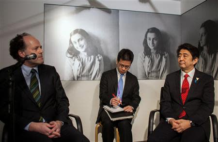 Executive Director of the Anne Frank House Ronald Leopold (L) talks to Japan's Prime Minister Shinzo Abe (R) during his visit at the Anne Frank House in Amsterdam March 23, 2014. REUTERS/Cris Toala Olivares