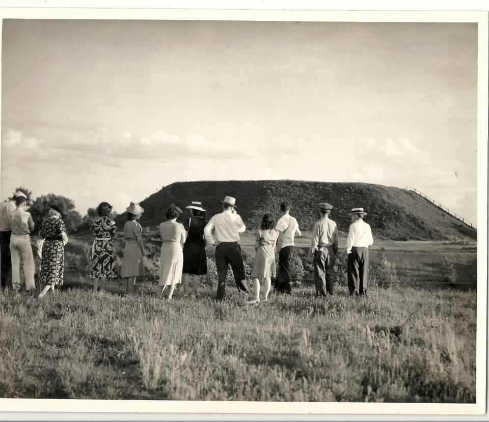 Visitors view the Great Temple Mound in the 1940s.