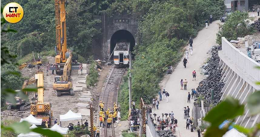 列車事故發生後3分鐘，花蓮消防局才接獲報案，檢察長俞秀端表示，對於李義祥第一時間是否有打電話報案，目前並不清楚，會再後續查證。（圖／黃威彬攝）