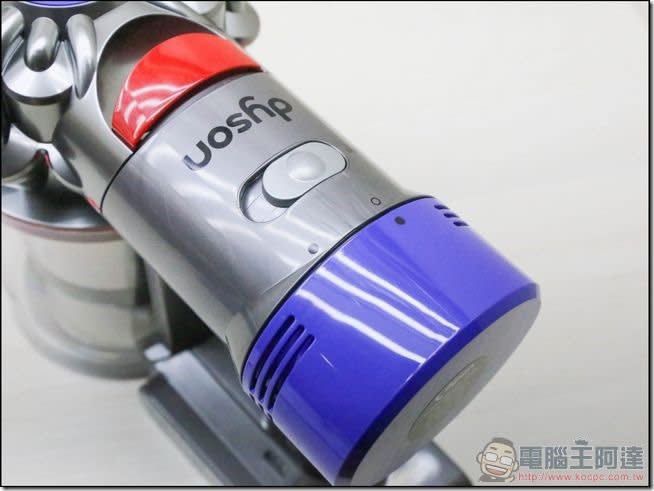 Dyson V8 Fluffy開箱評測體驗新一代設計超強續航噪音減半的多功能無線吸塵器