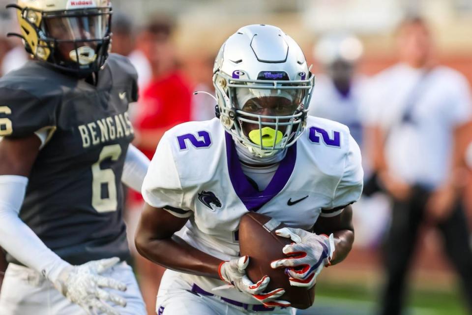 Ridge View Blazers wide receiver Jordon Gidron (2) makes a touchdown reception against the Blythewood Bengals during their game at Blythewood High School in Blythewood, SC, Friday, Aug. 18, 2023.