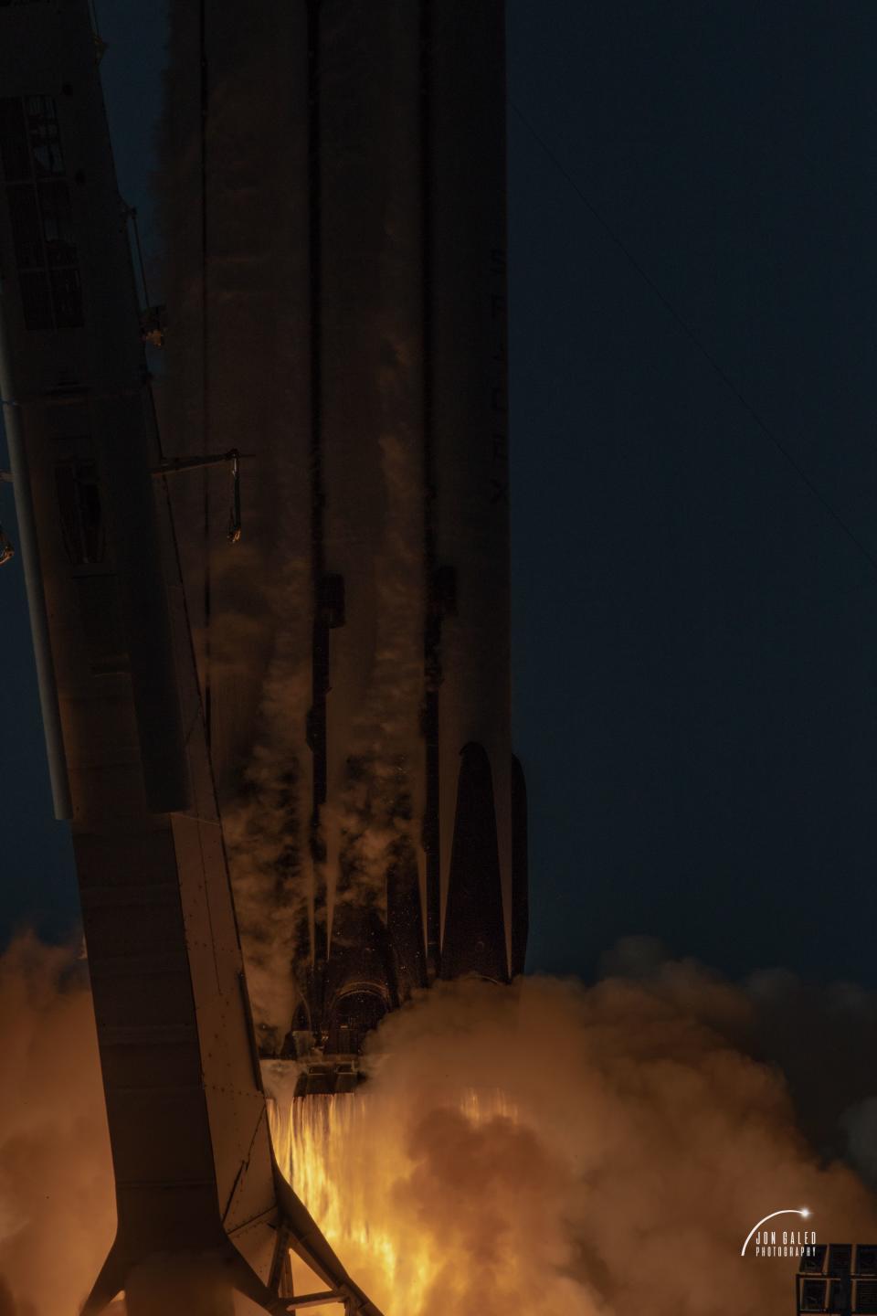 SpaceX Falcon Heavy ArabSat6A April 11 2019. Picture taken by Jon Galed