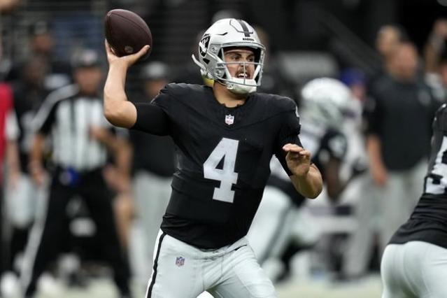 Derek Carr throws a TD pass in his Saints debut, a 26-24 preseason win over  the Chiefs