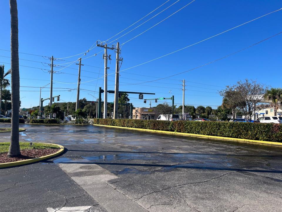 Event organizers didn't use the same parking lot as they did in 2022 to host the rally. It was empty on January 6, 2023, as people gathered on the bridge instead.