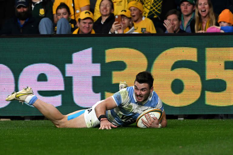 Mateo Carreras sonríe al lograr un try para el equipo argentino