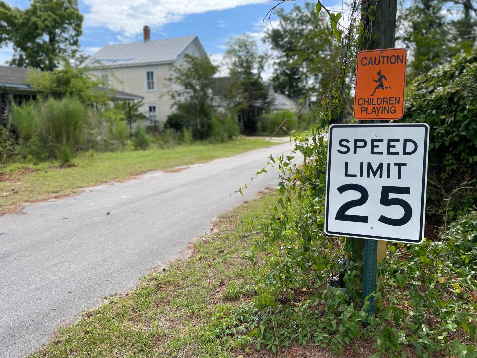 Most of the homes along Pollocksville's Barrus Street remain empty nearly four years after Hurricane Florence.
